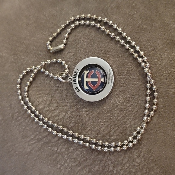 VTG PETER DAVID Minnesota Twins Ball Chain Spinner Pendant Necklace - Picture 2 of 4